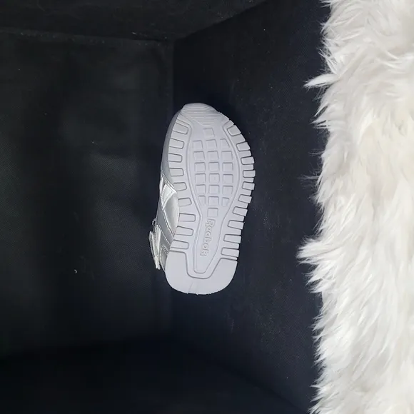 #14 Rebook Kids Silver Sneaker