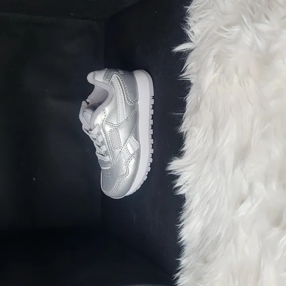 #14 Rebook Kids Silver Sneaker