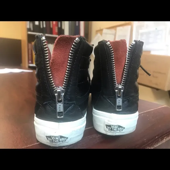 Crocodile like pattern Vans
