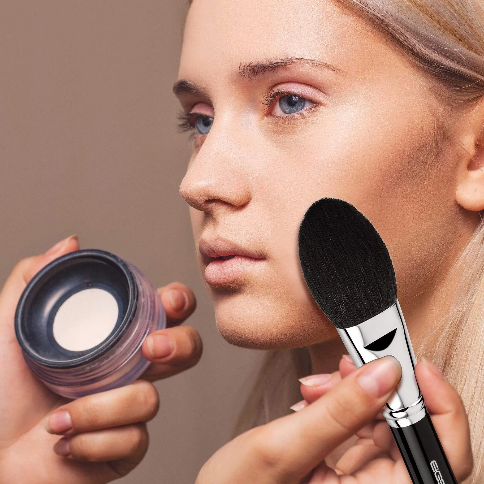 F602 - LARGE KABUKI POWDER BRUSH
