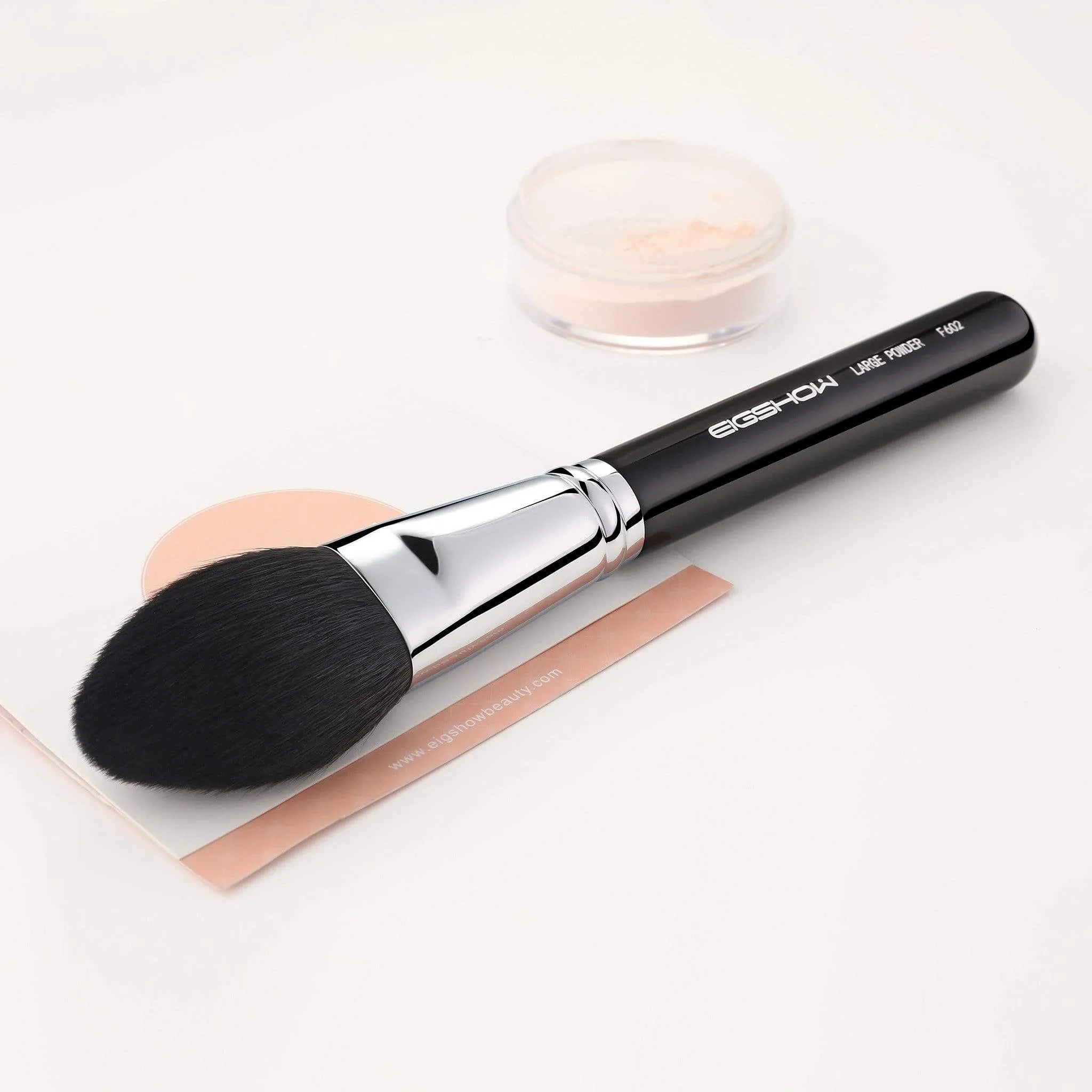 F602 - LARGE KABUKI POWDER BRUSH