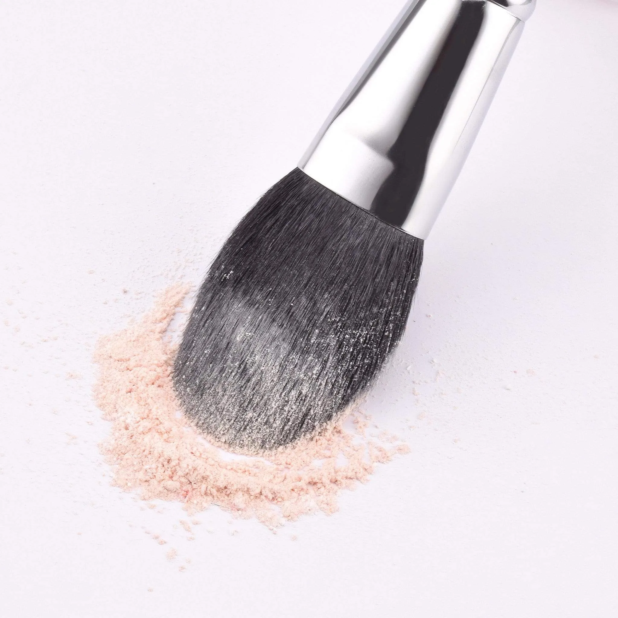 F602 - LARGE KABUKI POWDER BRUSH