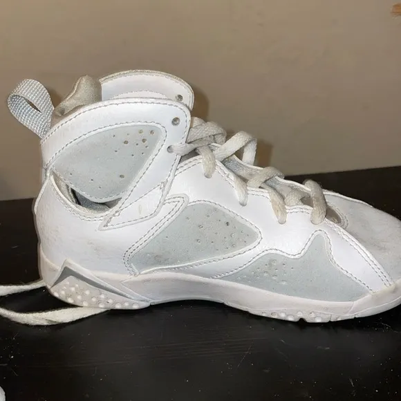 Little boys orginal white jordan sneakers size 11c