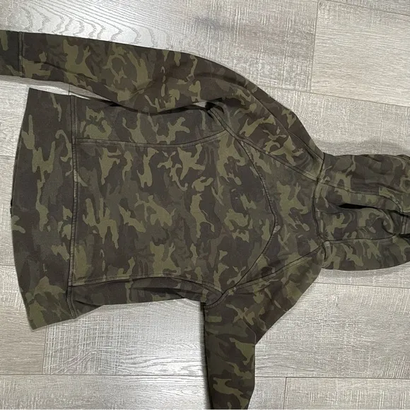Lululemon Scuba Hoodie Camo size 6
