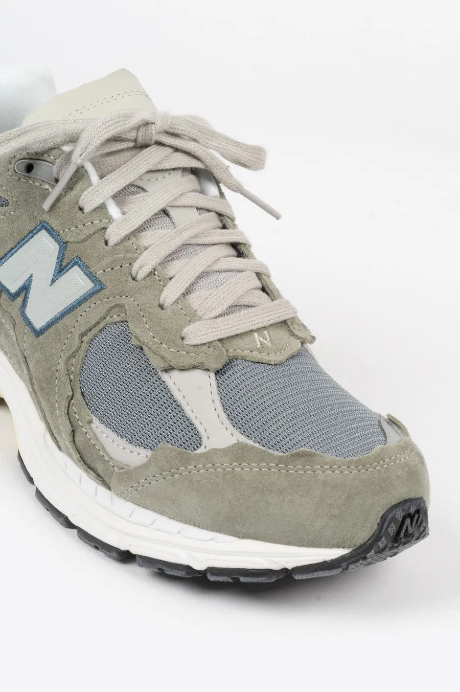 NEW BALANCE 2002 REFINED FUTURE MIRAGE GREY