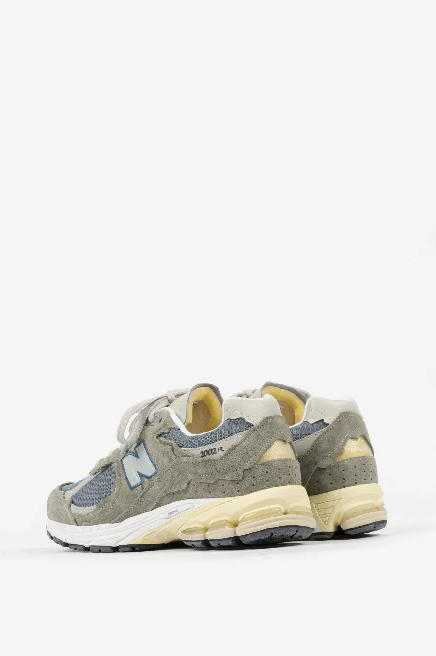 NEW BALANCE 2002 REFINED FUTURE MIRAGE GREY