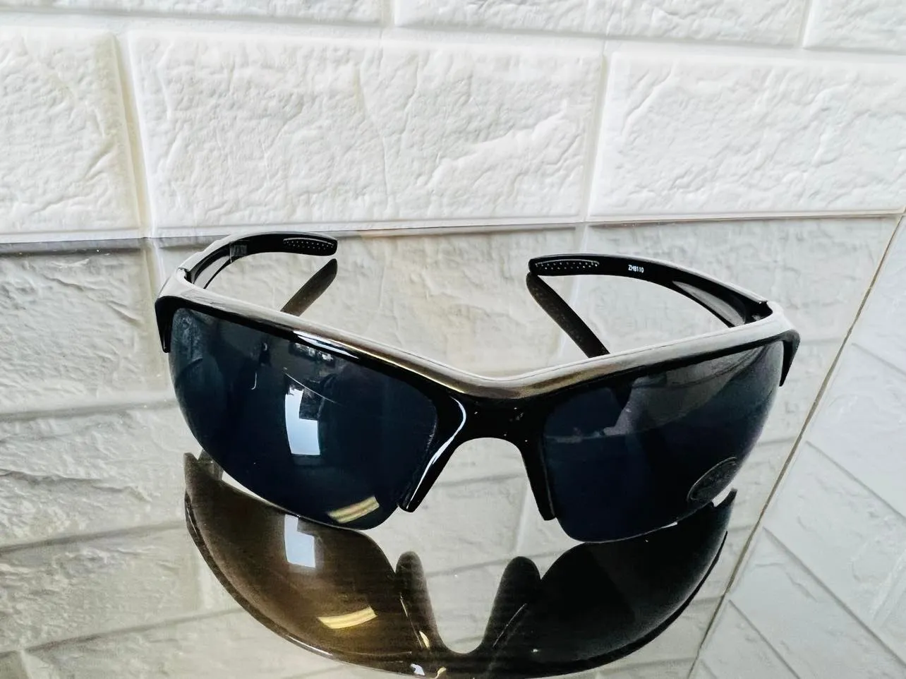 New Designer Rep. Sunglasses, 400 UV Protection! Stylish Gradient Lenses! Unisex, Black - Retails $40 