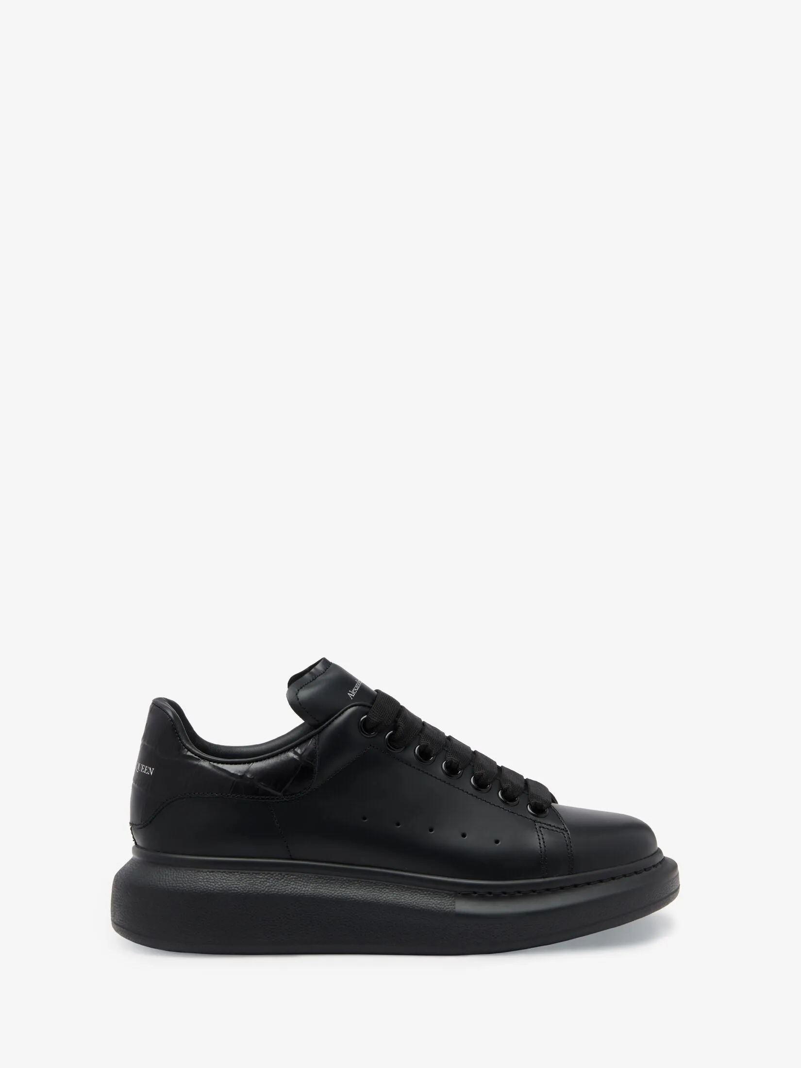 Oversized sneakers in black and white crocodile