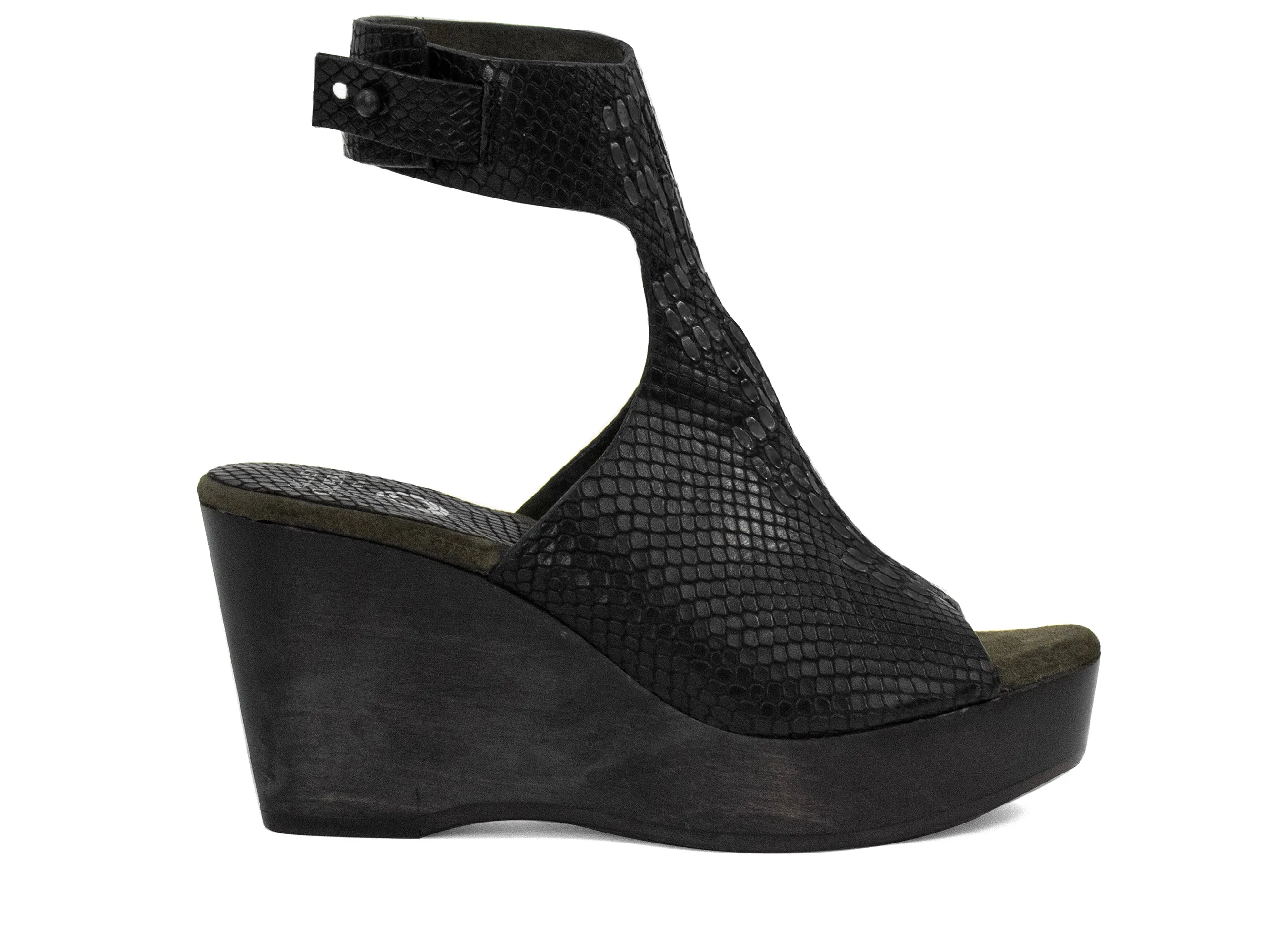 Pia A50 Wedge