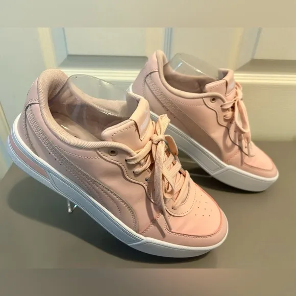 💗”Puma” Baby Pink Women’s Leather Lace Up Soft Foam Sneakers Size 9💗