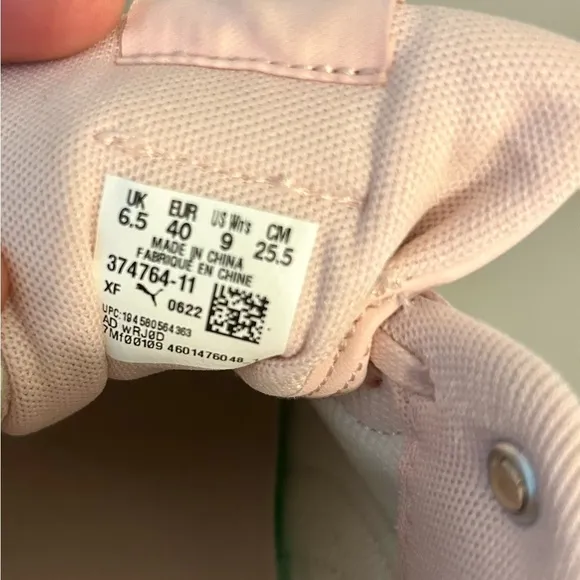 💗”Puma” Baby Pink Women’s Leather Lace Up Soft Foam Sneakers Size 9💗