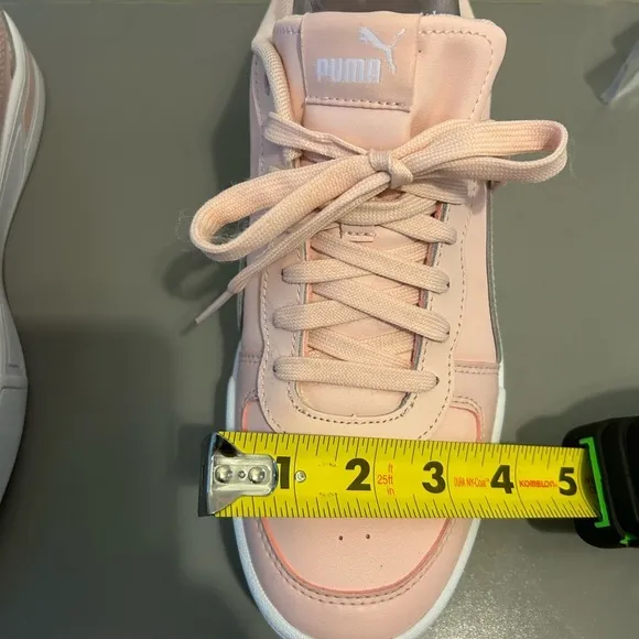 💗”Puma” Baby Pink Women’s Leather Lace Up Soft Foam Sneakers Size 9💗