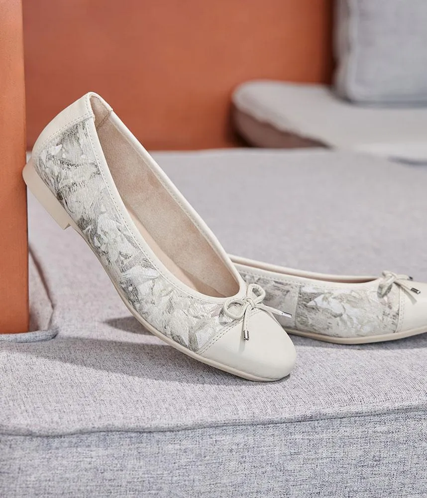 Remonte Stylish Beige Flats