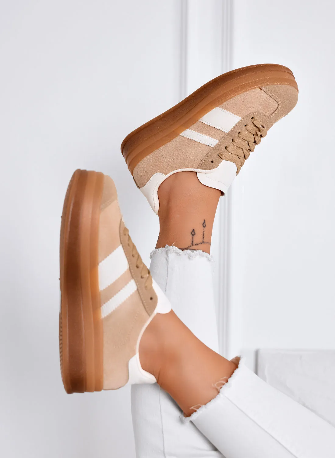 ROGER - Sneakers Platform Beige Scamosciate con Dettagli Bianchi