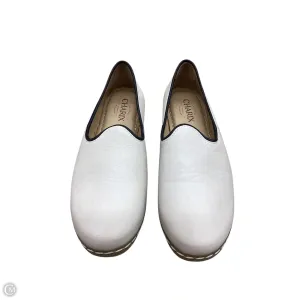 Shoes Flats By Cmc In Beige, Size: 9.5