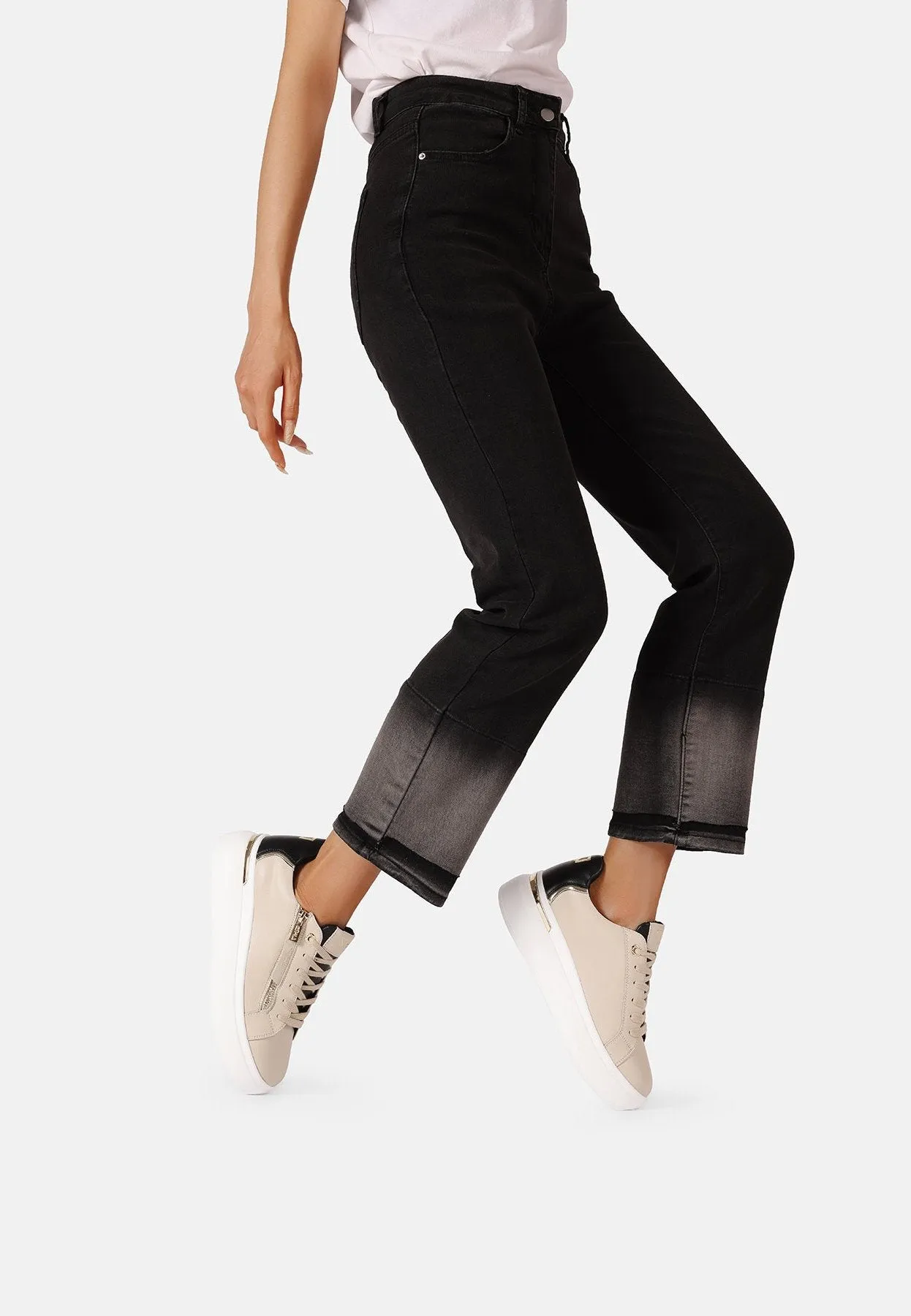 Sneakers in vera pelle con suola alta QH8004