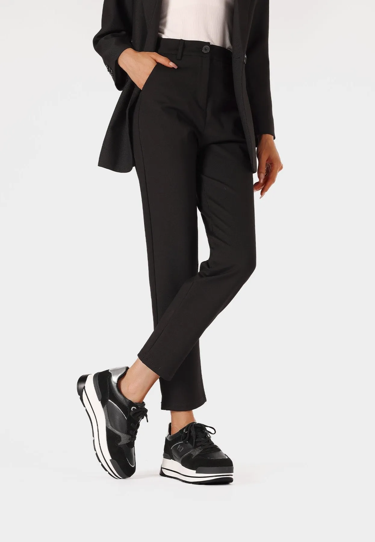 Sneakers in vera pelle con suola alta QH8005