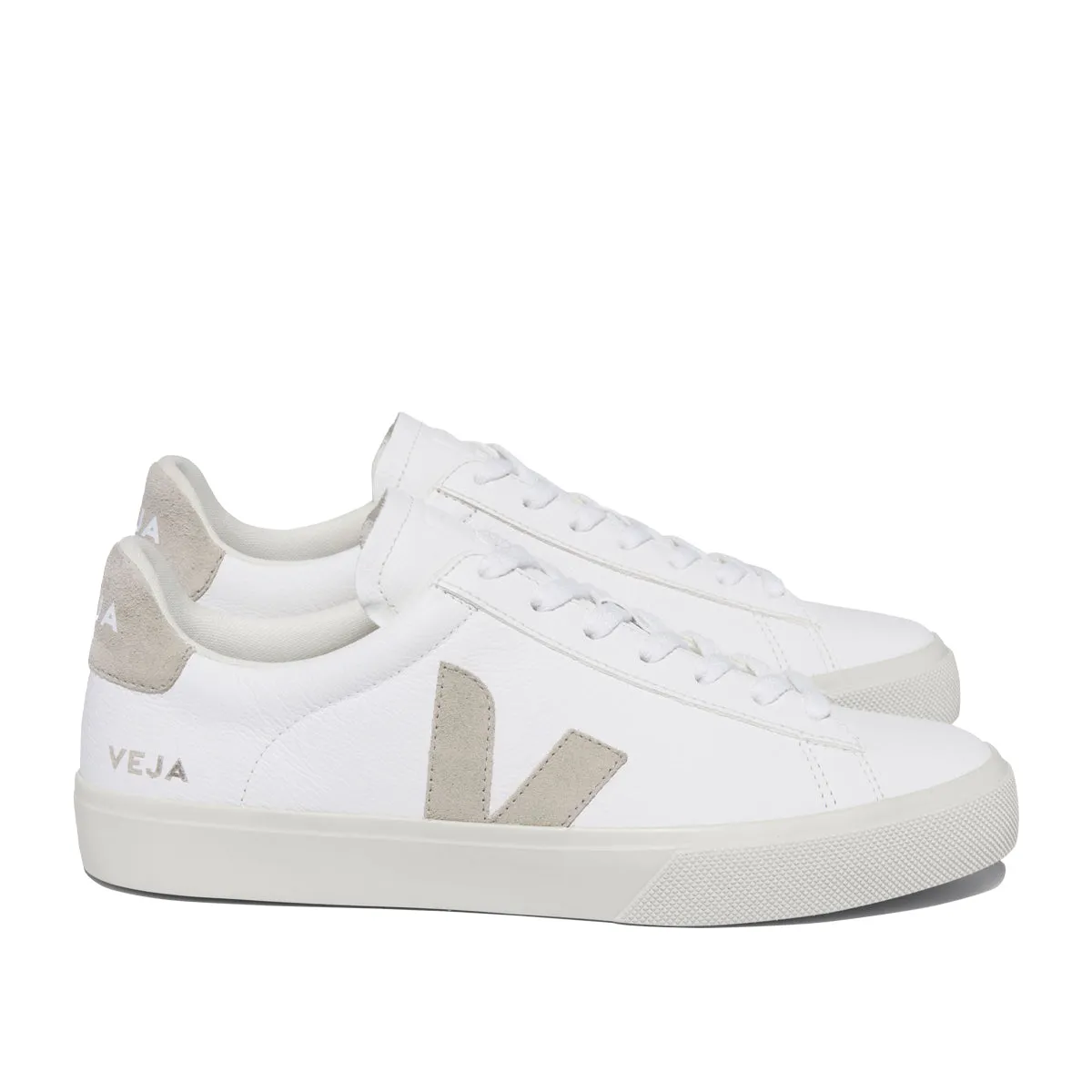 Veja - Campo Chromefree Leather Trainer in White/Natural
